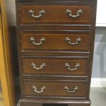 560 2067 CHEST OF DRAWERS